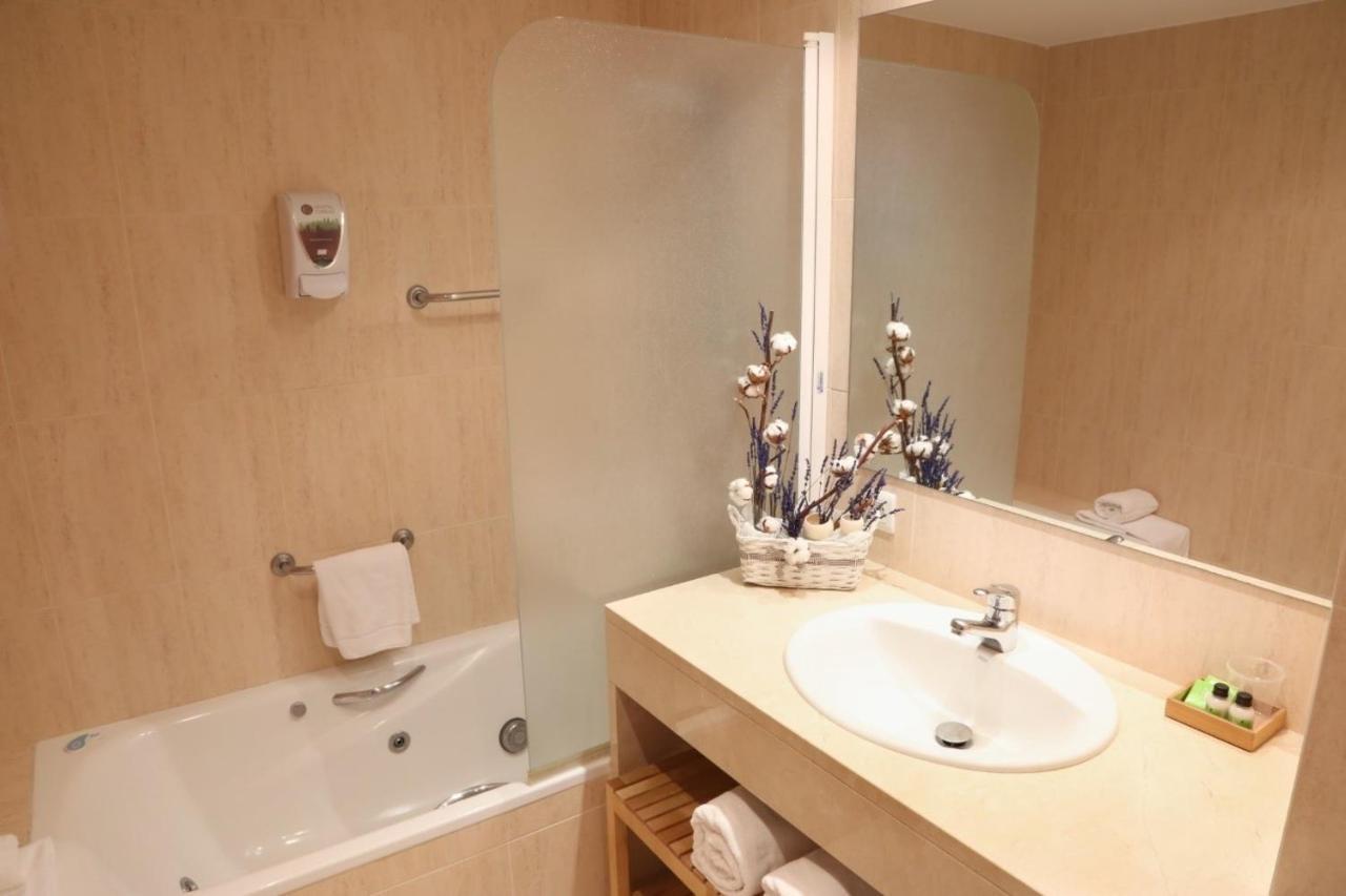 Hostal Torras Sant Hilari Sacalm Dış mekan fotoğraf