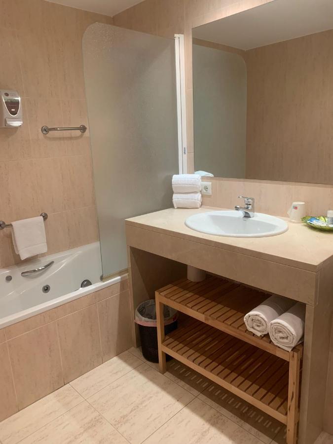 Hostal Torras Sant Hilari Sacalm Dış mekan fotoğraf